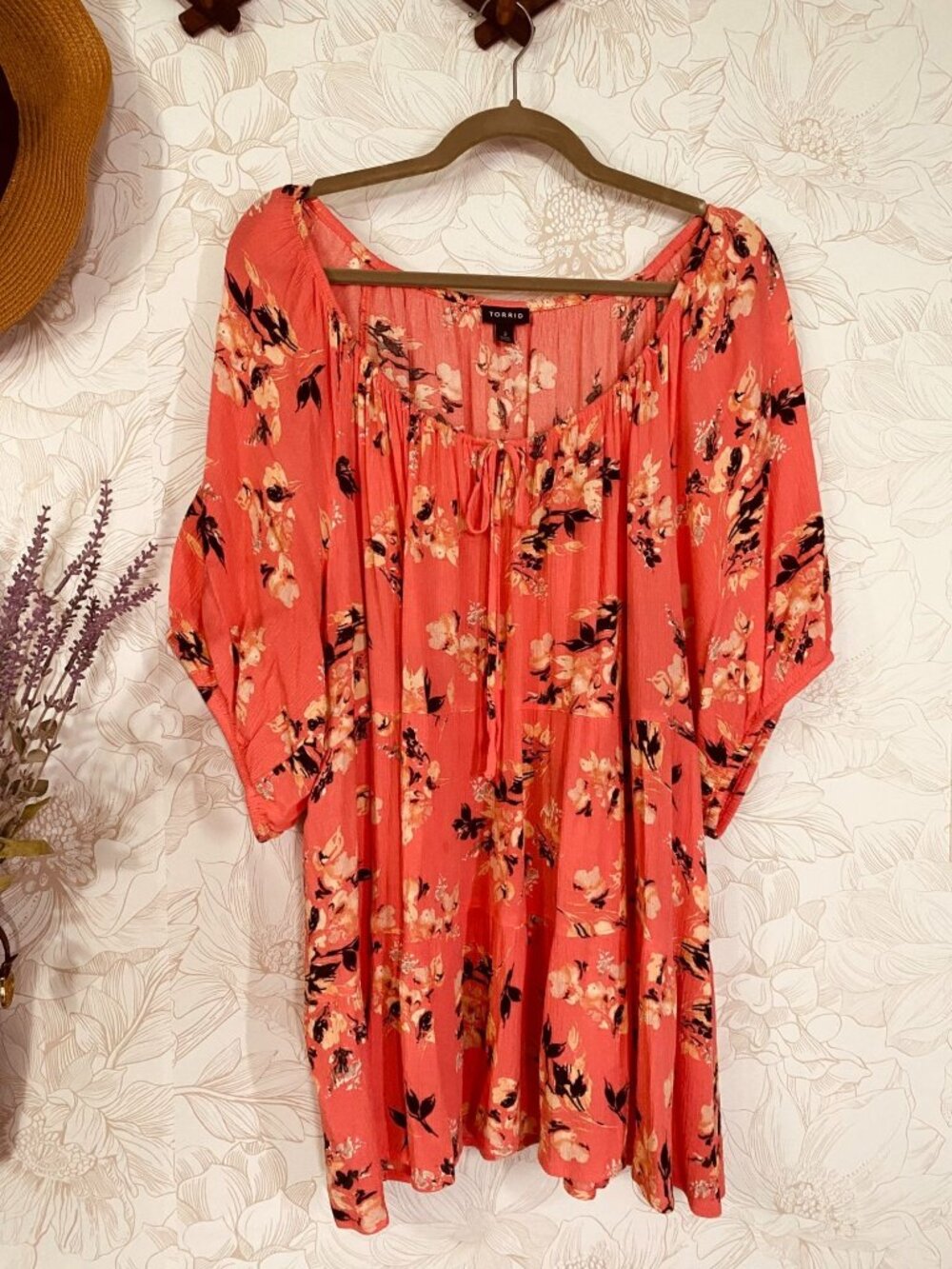 Torrid Coral Pink Floral Boho Tunic Top Size 3 With Tie Neckline & Flowy Sleeves
